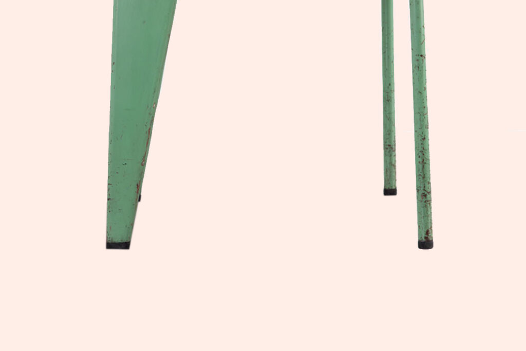 Chaise Métropole n°305 Jean Prouvé en métal et bois avec pieds arrière renforcés